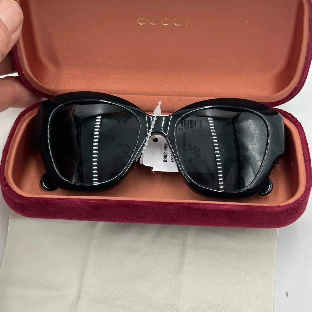 Women’s Gucci cat Eye sunglasses made in Italy